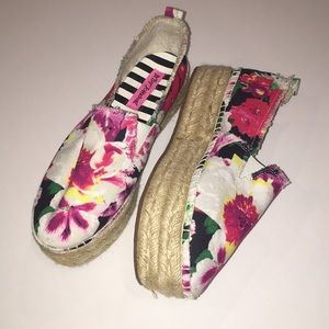 BETSEY JOHNSON Flouncee floral wedge espadrille